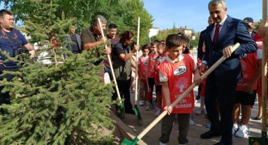 Edirne’de öğrenciler fidanlarla yeni döneme merhaba dedi