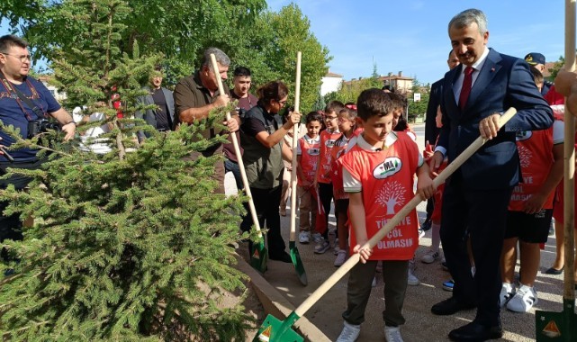 Edirne’de öğrenciler fidanlarla yeni döneme merhaba dedi
