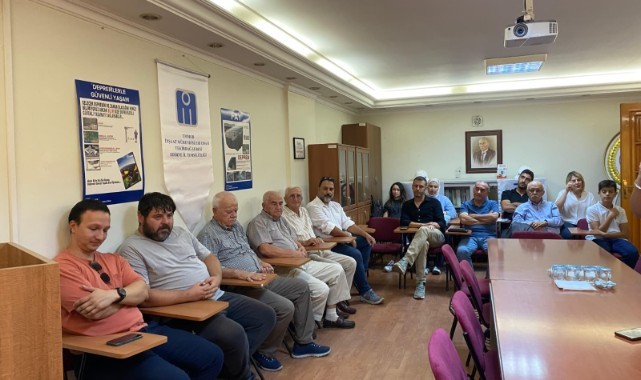 Emektar mühendislere plaket