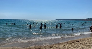 Enez sahilleri hafta sonu tatilcilerle doldu