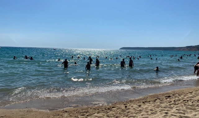 Enez sahilleri hafta sonu tatilcilerle doldu