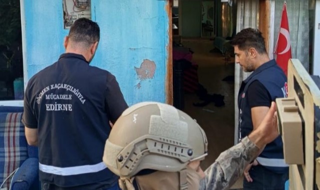 Göçmen kaçakçısı saklandığı evde yakalandı