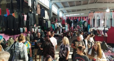 Halk pazarı yerli ve yabancı alıcılarla dolup taştı