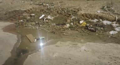 İçme suyu sokağı göle çevirdi