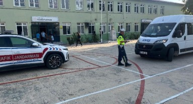 Jandarma ekiplerinden okul çevrelerinde denetim