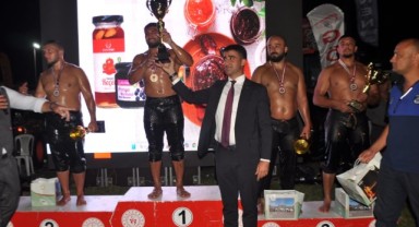 Kel Aliço Pehlivan Yağlı Güreşleri’nin başpehlivanı Yıldıray Pala