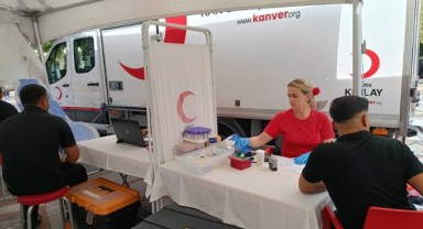 Kızılay’ın Kan Bağışı Çağrısı Saraçlar Caddesi’nde Sürüyor