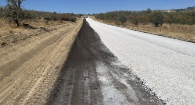 Köy yollarını asfaltlama çalışmaları devam ediyor