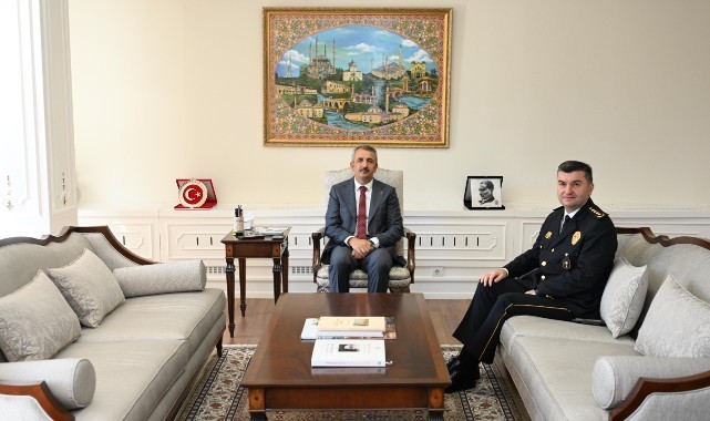 Müdür Ayhan görevine başladı