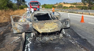 Seyir halindeki Bulgaristan plakalı otomobil yandı