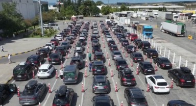 Sınır kapılarından 5 milyona yakın yolcu geçti