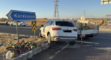 SUV tipi araçla kamyonetin çarpıştığı kazada 2 kişi yaralandı