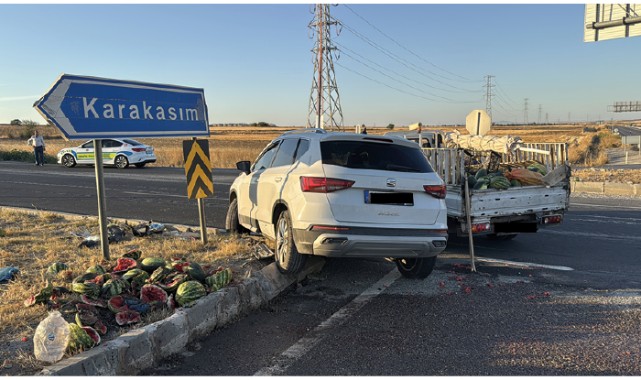 SUV tipi araçla kamyonetin çarpıştığı kazada 2 kişi yaralandı