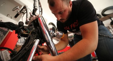 Tamir için başladı, usta olarak devam ediyor