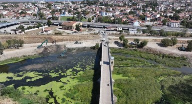 Tunca Nehri’nde temizlik çalışmaları yapıldı