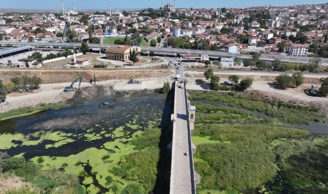Tunca Nehri’nde temizlik çalışmaları yapıldı