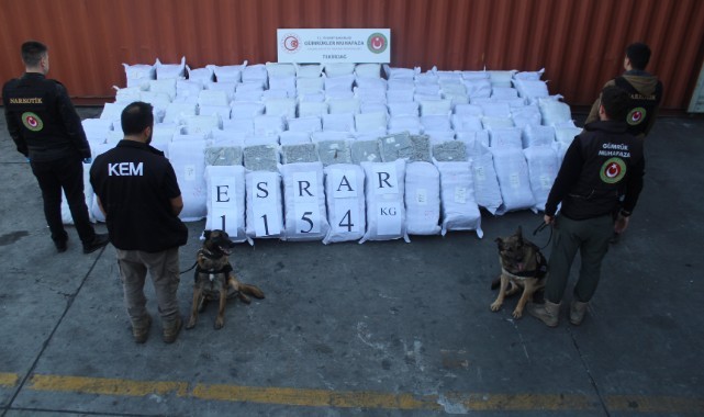 1,3 ton uyuşturucu ele geçirdi