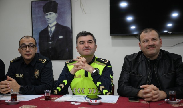 Ayhan, Sarıcapaşa Mahallesi sakinleriyle bir araya geldi