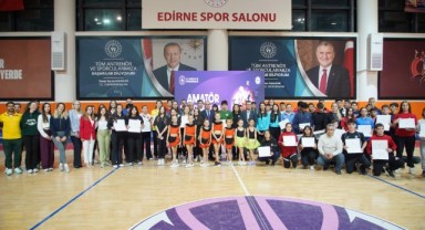 Başarılı sporcular ödüllendirildi