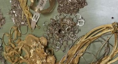 Bulgar gümrüğünde 14 ayar altın takılar ele geçirildi