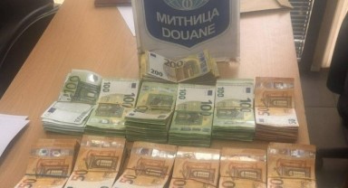 Bulgar gümrüğünde beyan edilmeyen yaklaşık 100 bin avro ele geçirildi