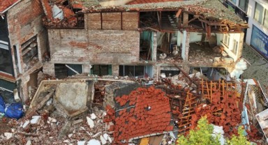 Depremde yıkım ve hasar dronla görüntülendi