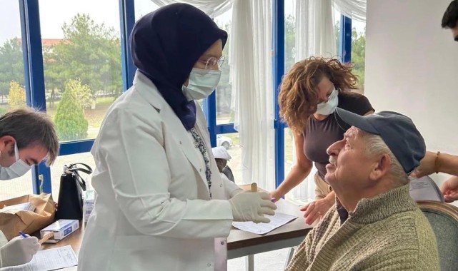 Diş hekimleri yaşlıların sağlığı için sahada
