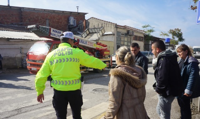 Edirne Polisi yoğun Cuma Pazarı trafiğini rahatlattı