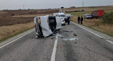 İki otomobilin çarpıştığı kazada 3 yaralı