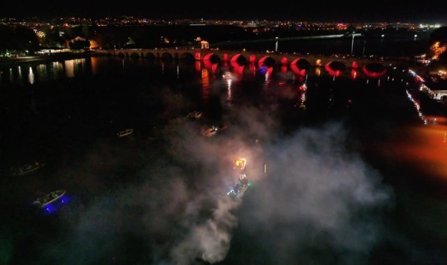 Meriç Nehri’nde teknelerle fener alayı düzenlendi