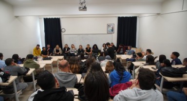 Mezunlar öğrencilerle buluştu