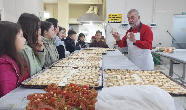 Minik öğrenciler kavala ve badem ezmesi yapım atölyesini ziyaret etti