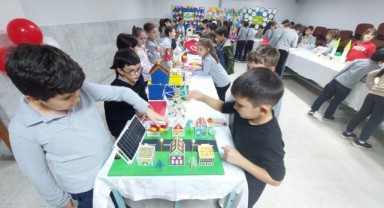 Minik öğrencilerden çevre bilincine örnek sergi