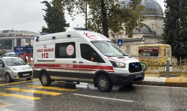 Otomobilin yaya geçidinde çarptığı kişi yaralandı