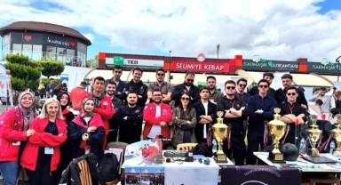 Teknolojiye ilgi duyan öğrenciler T3 vakfı temsilcileriyle bir araya geldi