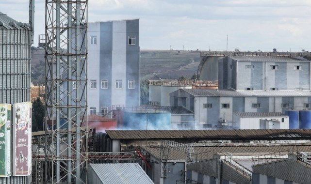 Yağ fabrikasında çıkan yangın söndürüldü