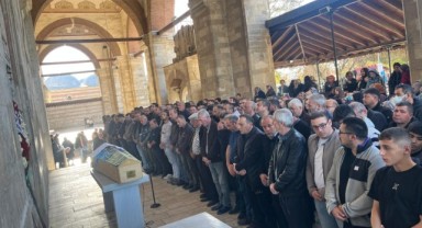 Yaşam savaşını kaybeden genç, toprağa verildi