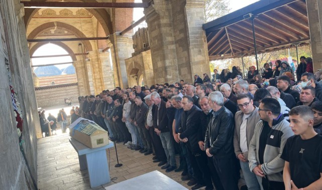 Yaşam savaşını kaybeden genç, toprağa verildi