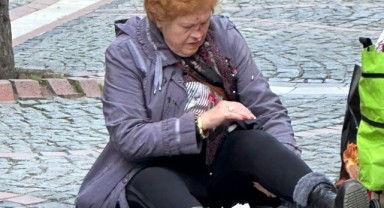 Yaşlı Turist Yere Düştü, Esnaf Tepkili
