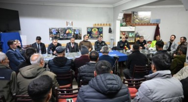 Ayhan, Yıldırım Hacısarraf Mahallesi sakinleriyle buluştu