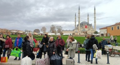 Bulgar ve Yunan turistler alışverişe akın etti