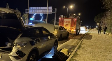 Demir parçasına çarpan elektrikli araçta hasar oluştu