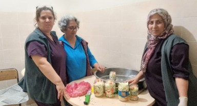 Huzurevi sakinleri turşu kurdu