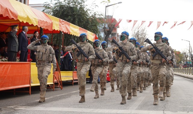 Kent genelinde Edirne’nin kurtuluşu kutlandı