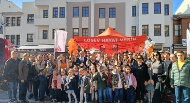 Lösemili Çocuklar Haftası’nda Saraçlar Caddesi’nde çadır kuruldu