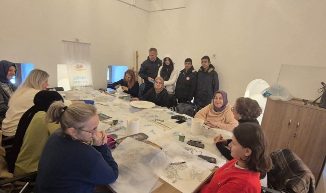 Öğrenciler genç ofisteki atölyeleri gezdi