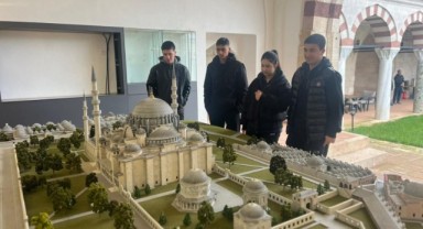 Öğrenciler genç ofisteki atölyeleri gezdi