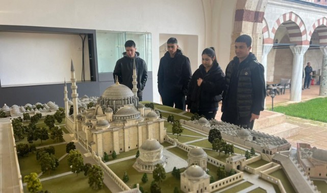 Öğrenciler genç ofisteki atölyeleri gezdi