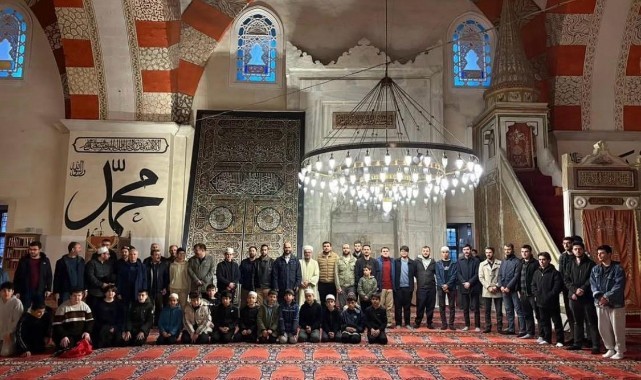 Sabahın bereketi gençler camide bir araya geldi