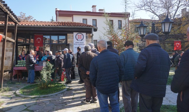 Şehitlerin hayrına pilav- ayran dağıtıldı